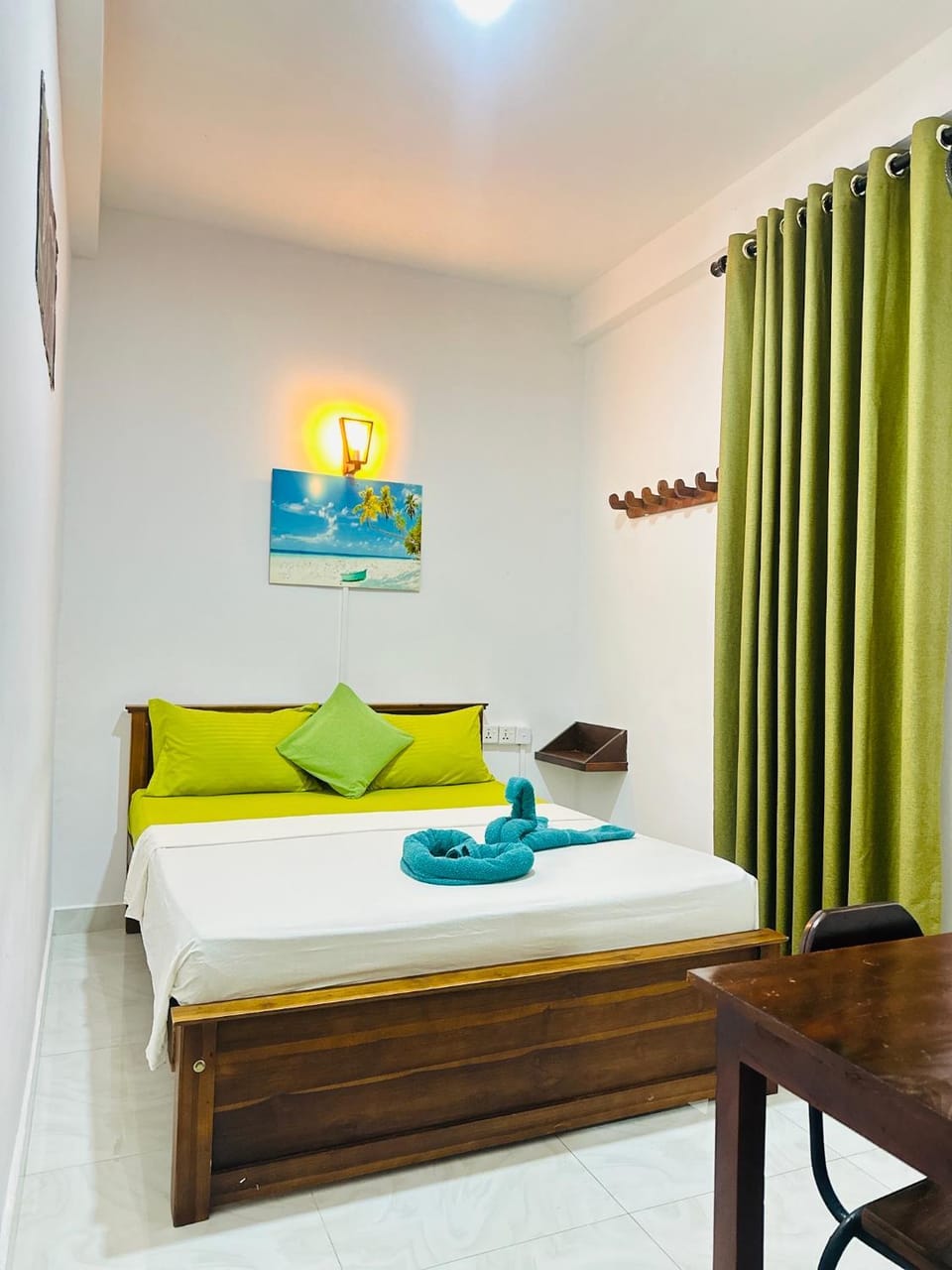 Photo of the whole room, Bedroom, towels