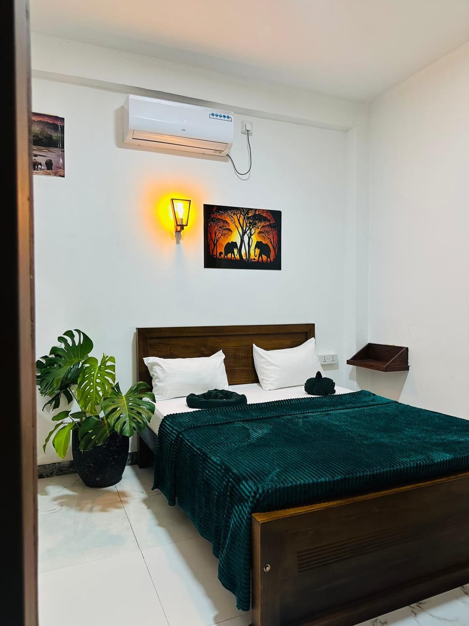 Photo of the whole room, Bedroom, air conditioner