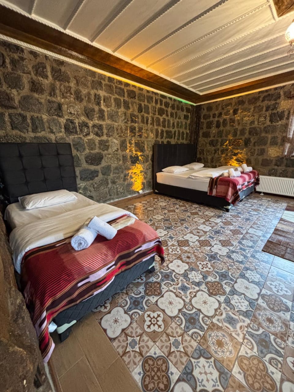 Bed, Bedroom, towels