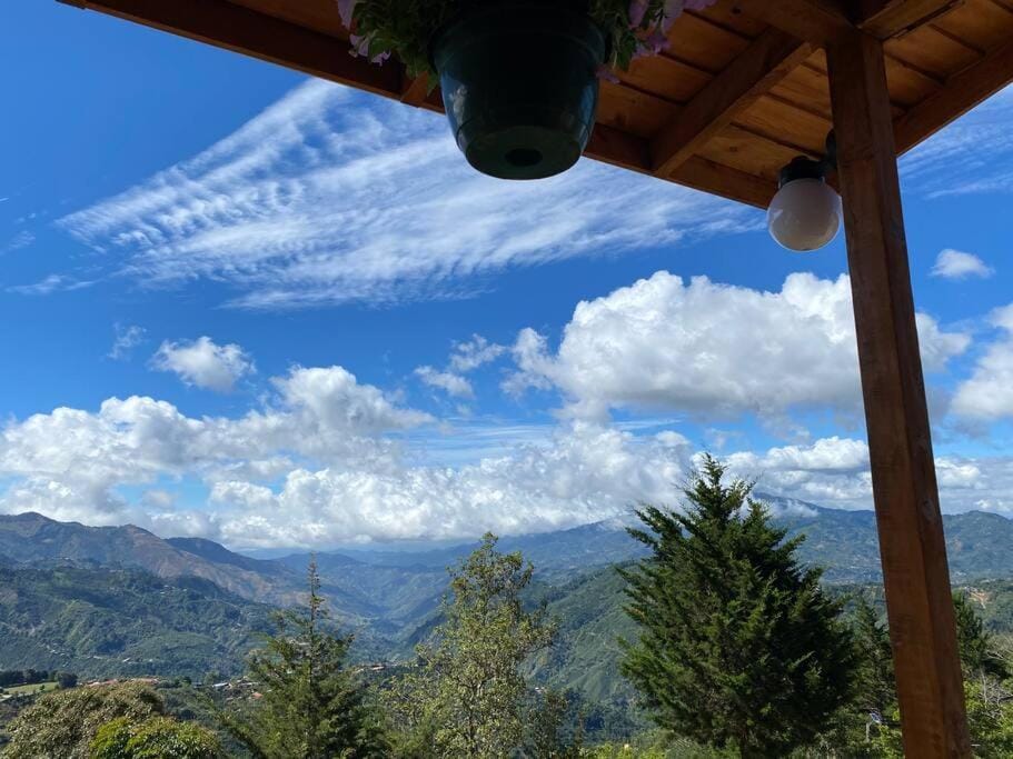 Cabaña Princesa Roja - PERFECT view of the valley! Chalet in Cartago Province, Costa Rica