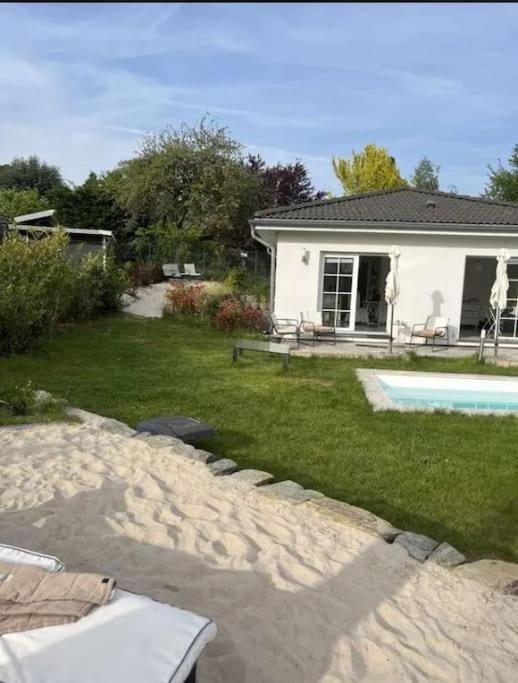 Beachvilla, Swimming Pool, Garden Beachclub, Taunus, 5 People,10 Min Frankfurt Apartment in Hochtaunuskreis