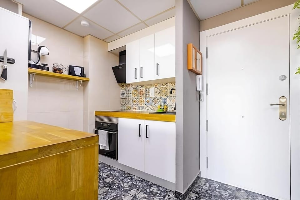 Kitchen or kitchenette, oven, stove