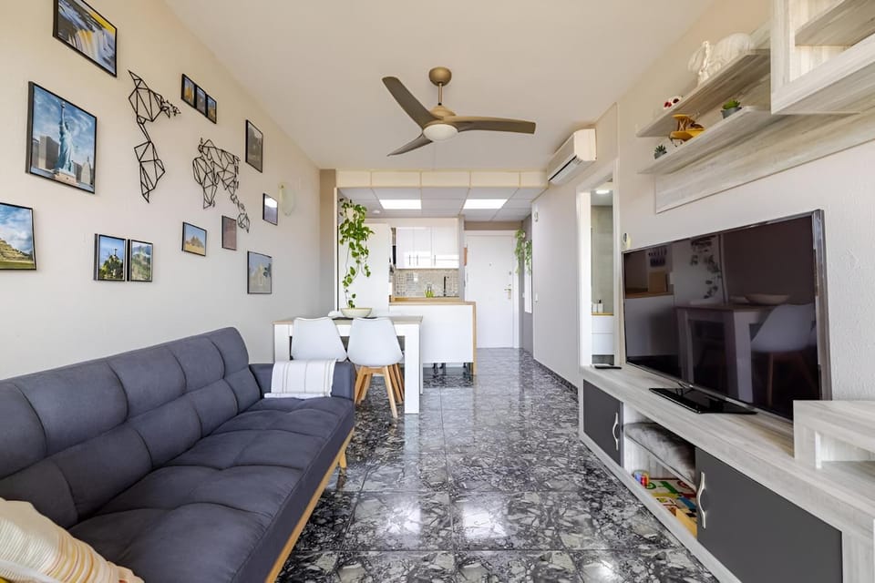 TV and multimedia, Living room, Seating area, Dining area, air conditioner