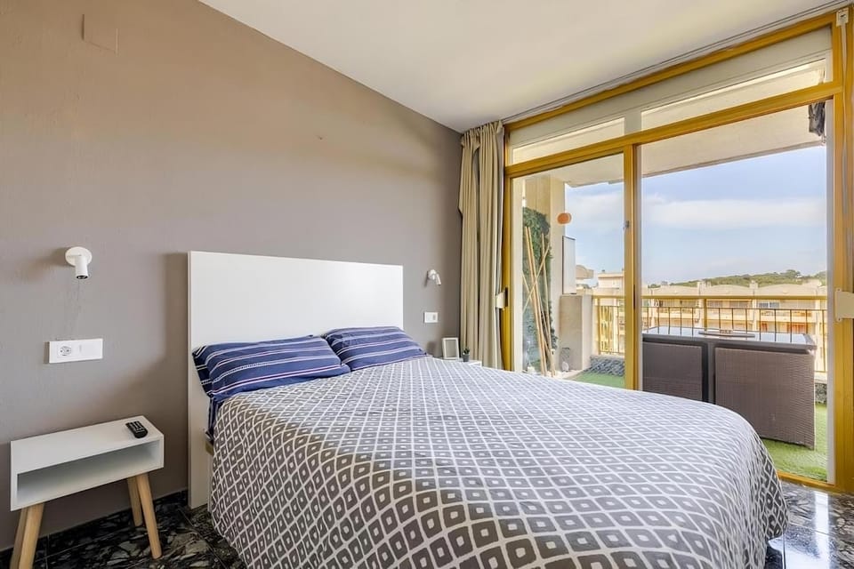 Bed, View (from property/room), Photo of the whole room, Bedroom