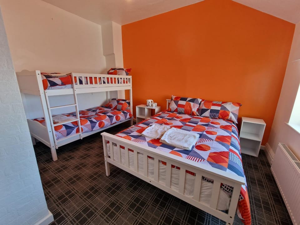 Bed, Photo of the whole room, bunk bed