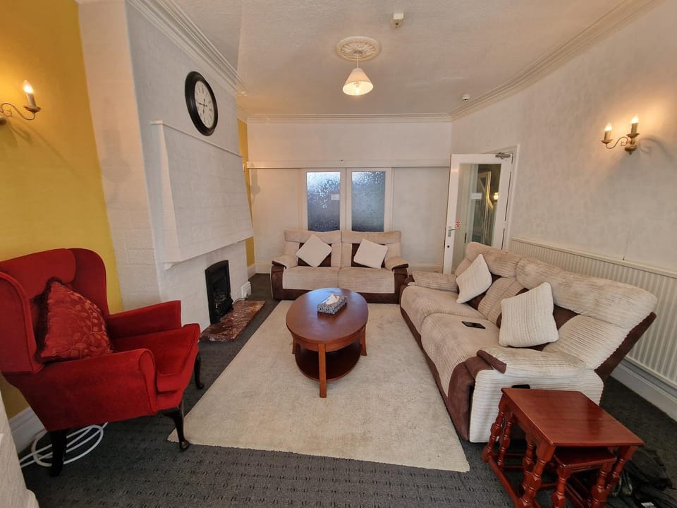 Living room, Seating area