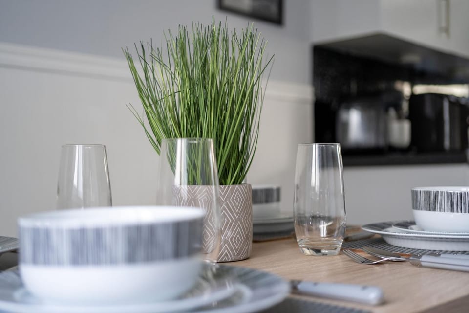 Coffee/tea facilities, Kitchen or kitchenette, Food and drinks, Dining area, Food