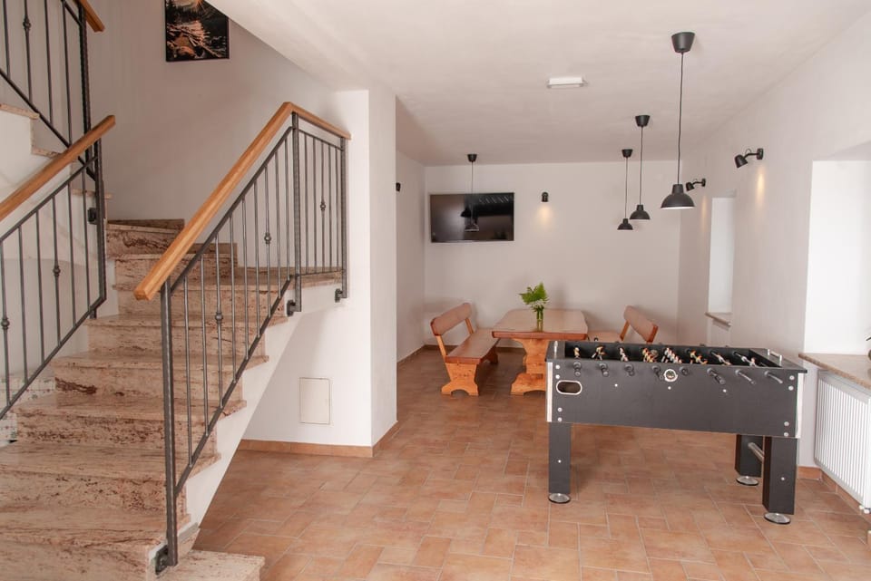 Facade/entrance, TV and multimedia, Seating area