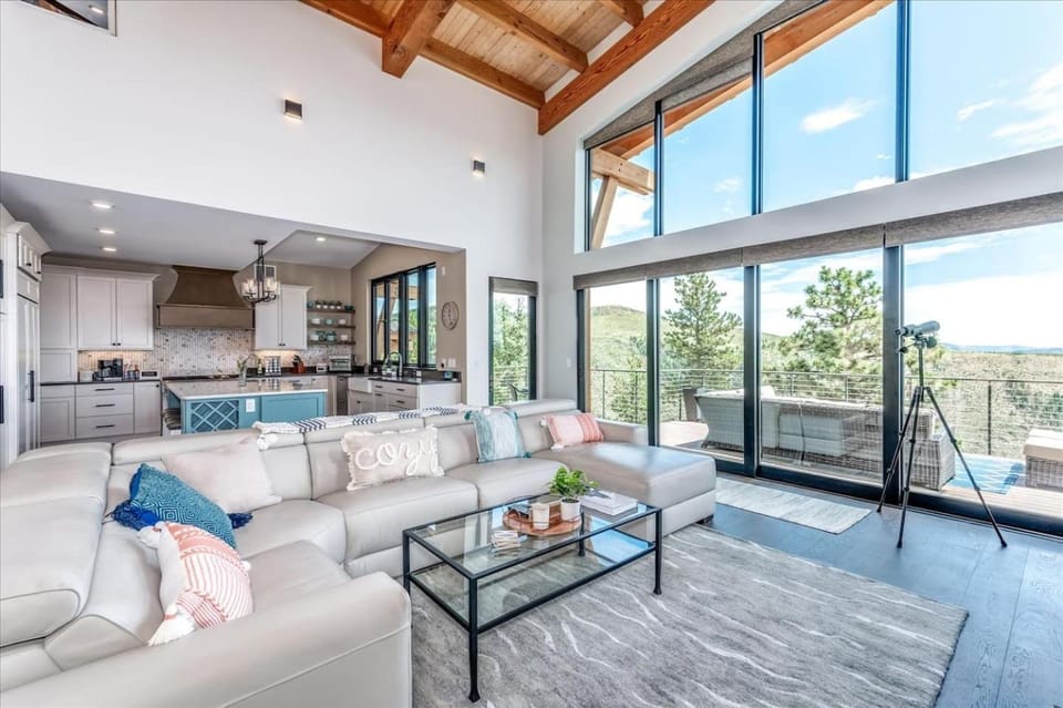 Hot Tub and Scenic Views at The Bailey Lodge House in Bailey