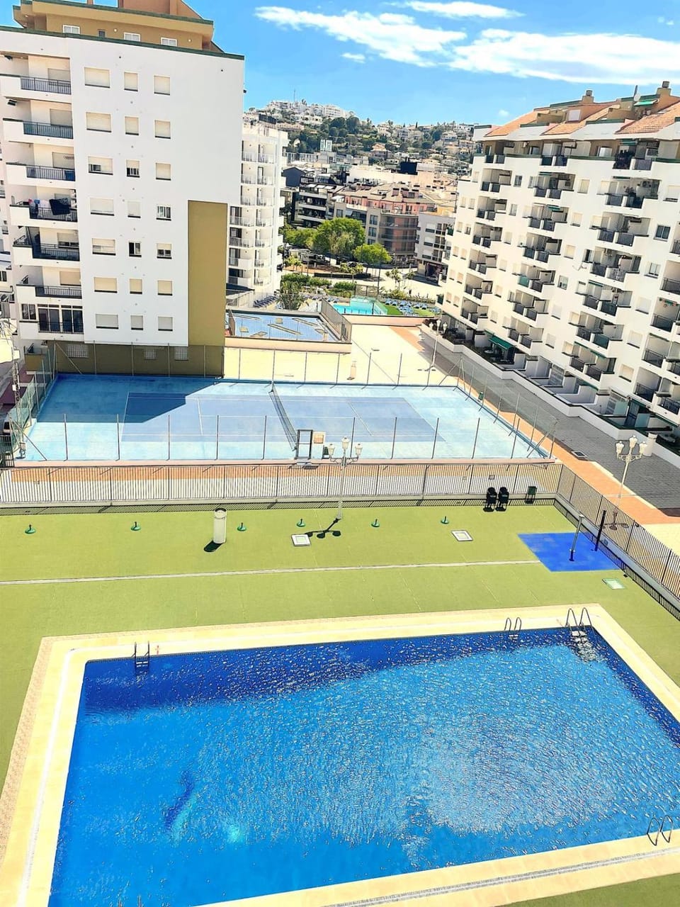 Tennis court, Swimming pool, Swimming pool