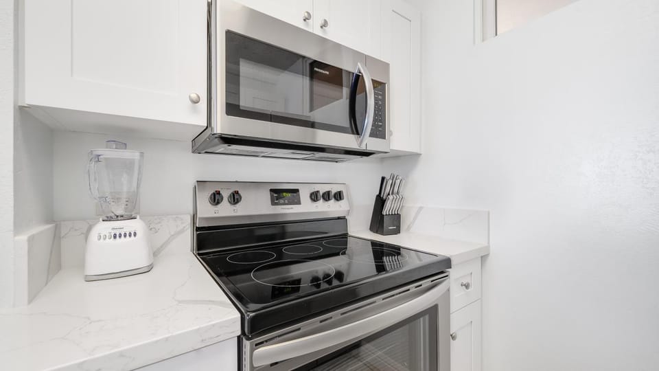 Oceanfront Views & remodeled! - mk306 House in Kaanapali