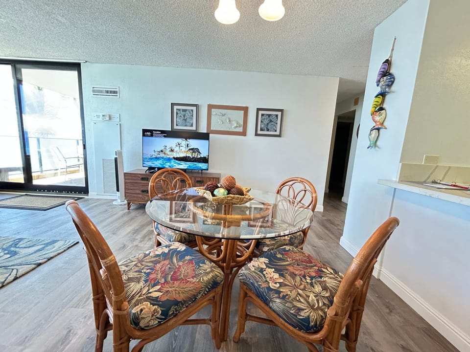 Oceanfront Views & remodeled! - mk306 House in Kaanapali