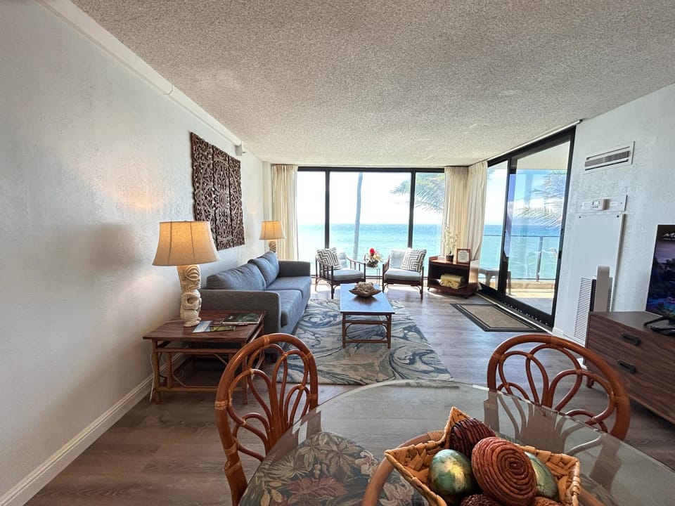 Oceanfront Views & remodeled! - mk306 House in Kaanapali