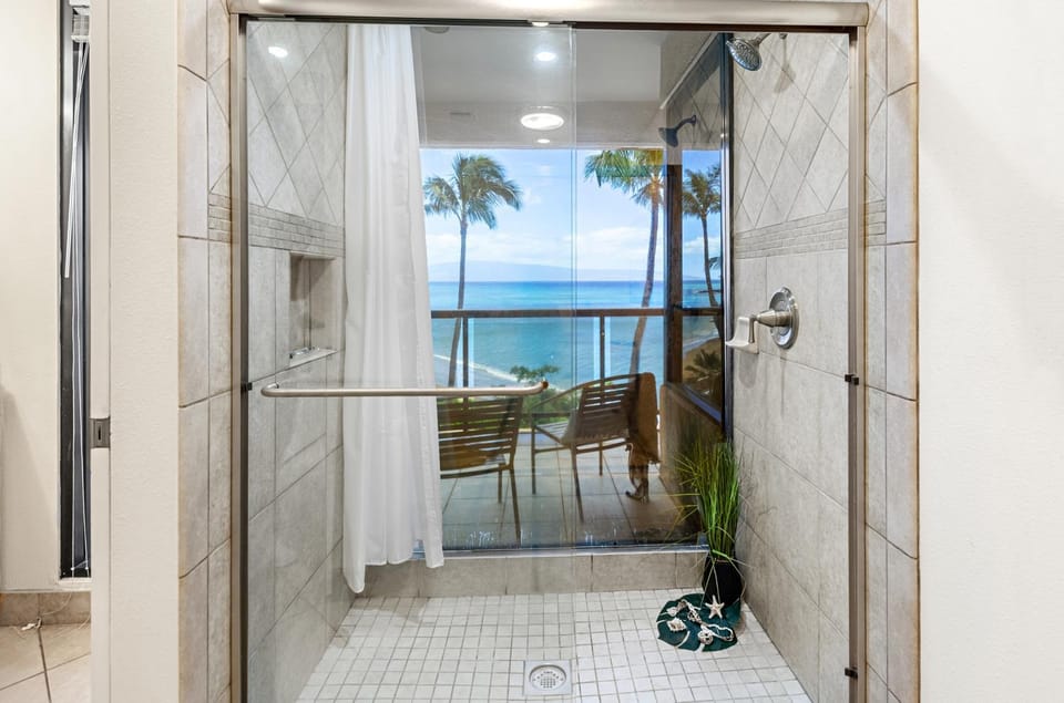 Ocean front remodeled corner unit w/ ac - sk234 House in Napili-Honokowai