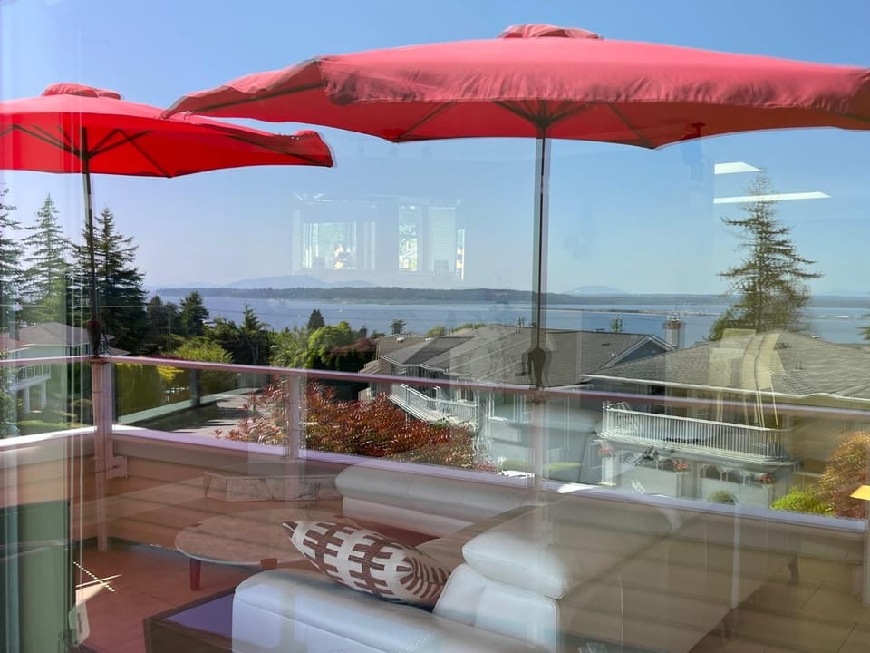 View of Ocean & MOUNT BAKER Apartment in White Rock