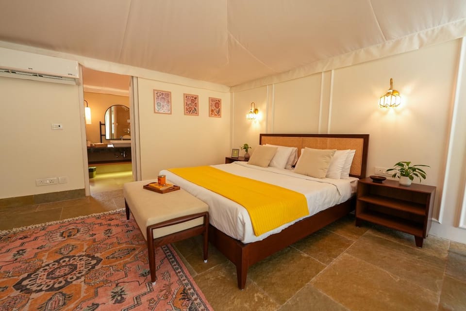 Bed, Photo of the whole room, Bedroom, air conditioner