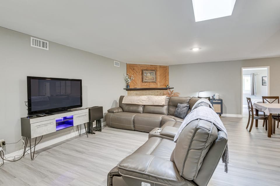 Fireplace, Hot Tub, Patio and BBQ San Diego Home House in Spring Valley