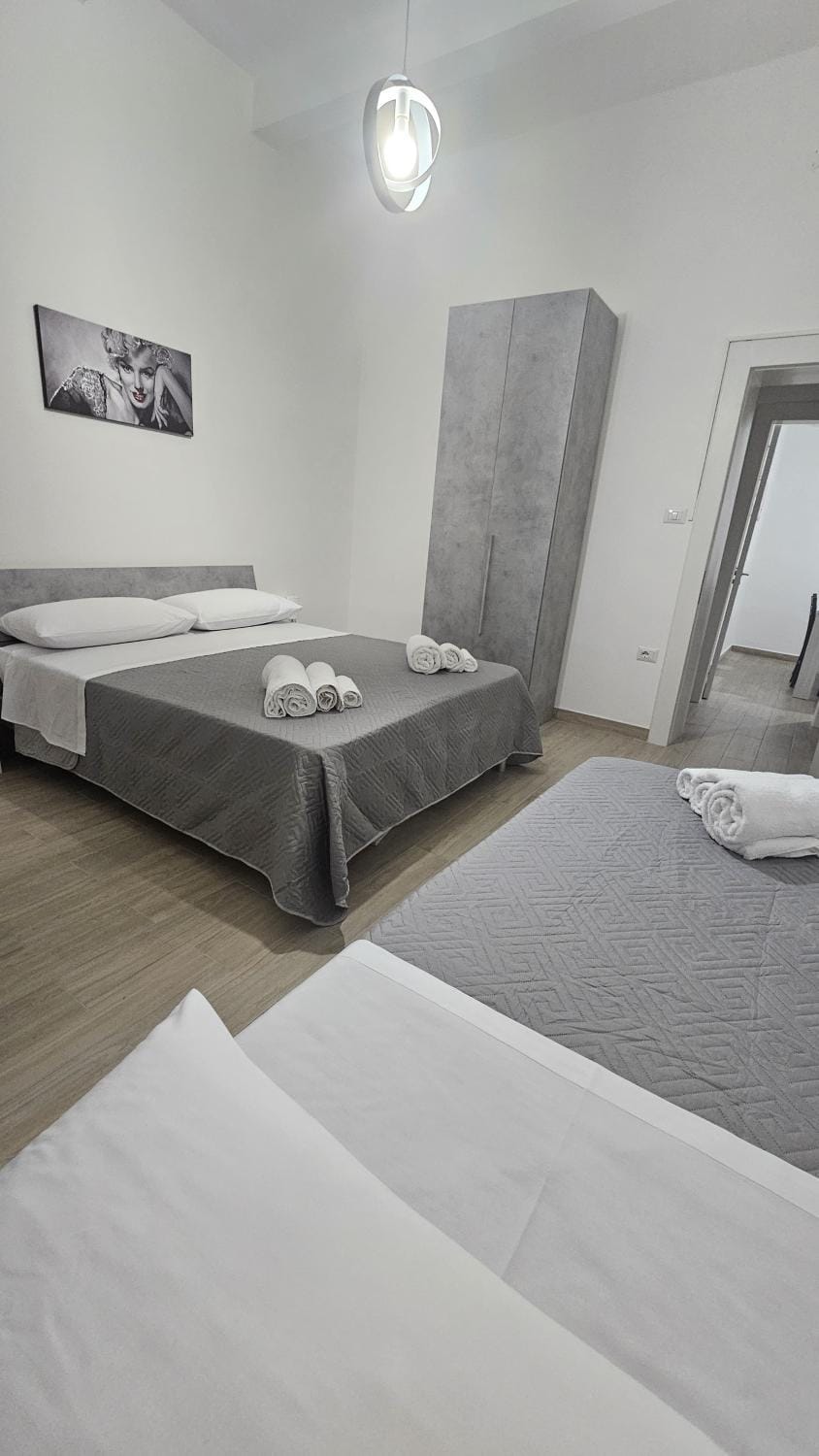 Bedroom, towels