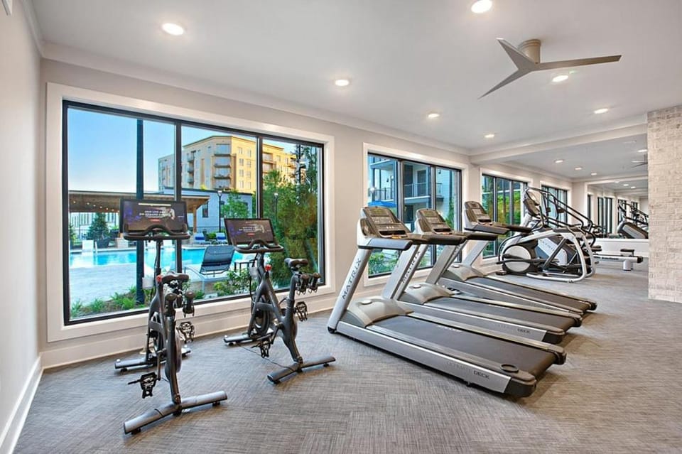 Buckhead Oasis - Spacious 2bd, 2ba with Private Balcony Apartment in Buckhead