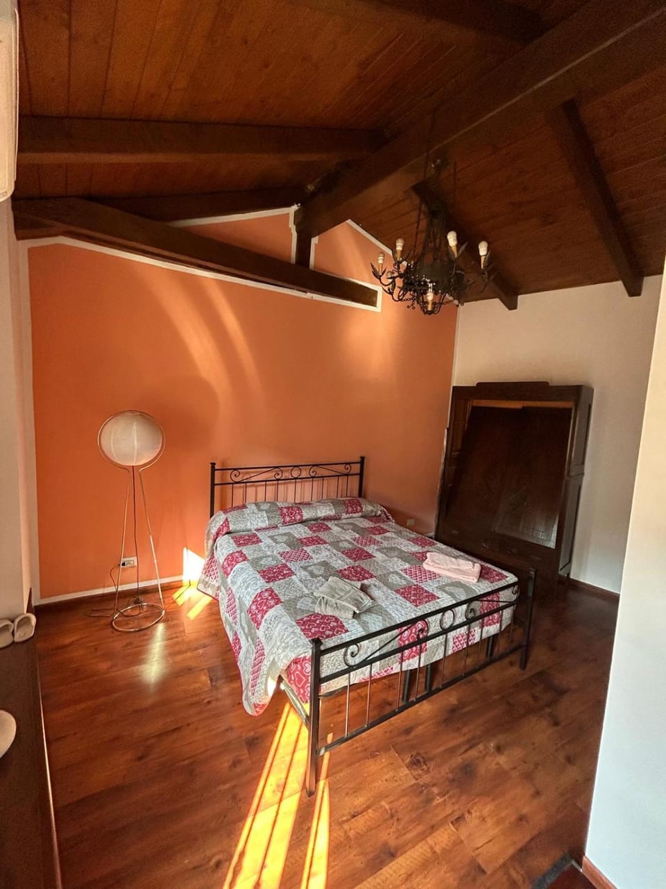 Bed, Photo of the whole room