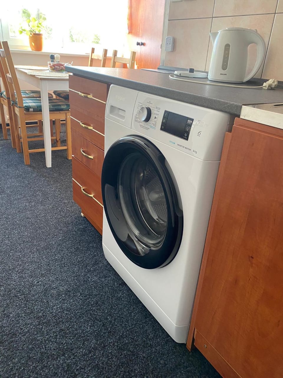 Kitchen or kitchenette, washing machine
