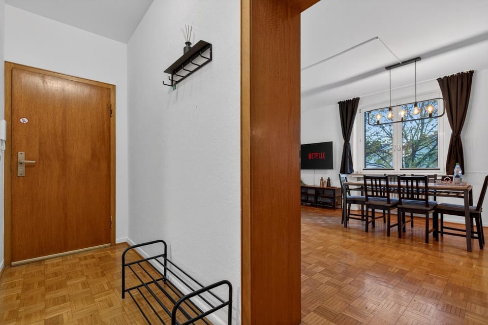 Facade/entrance, Dining area