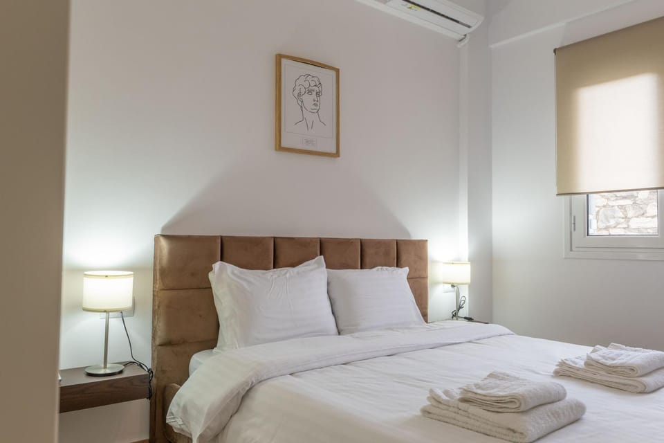 Bed, Photo of the whole room, Bedroom, towels, air conditioner