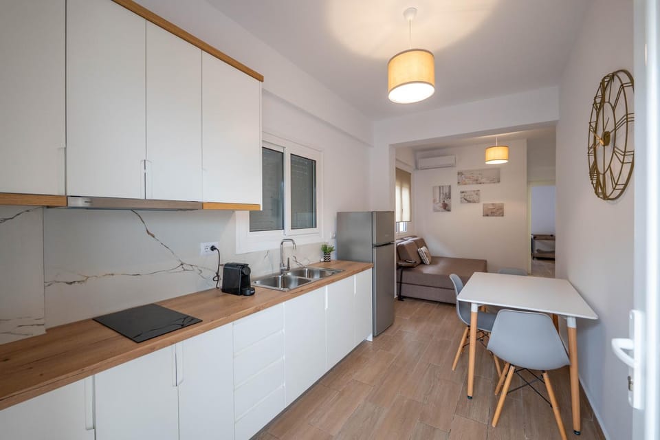 Kitchen or kitchenette, Living room, Seating area, Dining area, stove