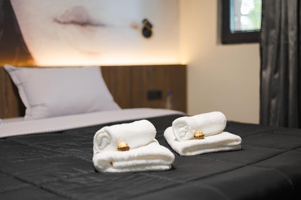 Bedroom, towels