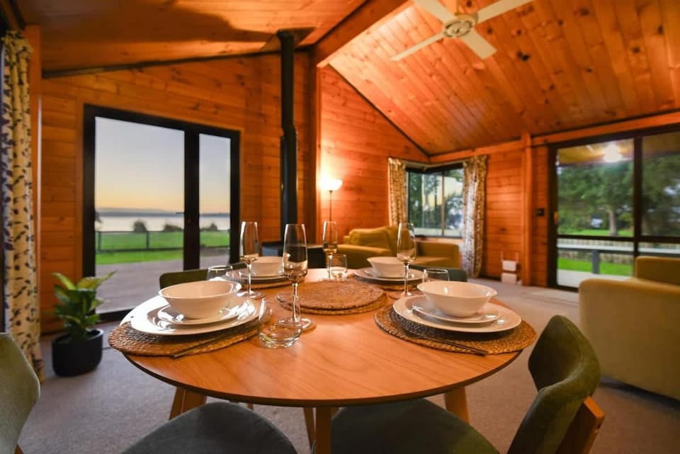 Cooper's Lakeside Cabin Cabin in Rotorua