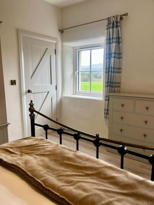 300 year old newly renovated farmhouse cottage, fast WIFI & BBQ House in County Kerry