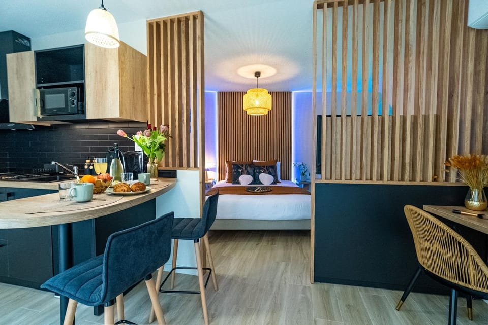 Kitchen or kitchenette, Photo of the whole room, Seating area