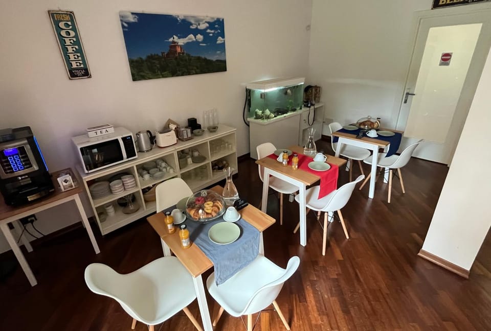 Living room, Breakfast