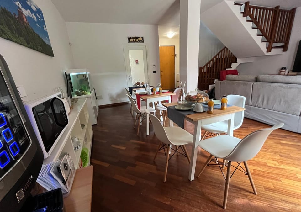 Living room, Breakfast