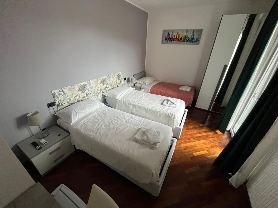 Photo of the whole room, Bedroom, towels