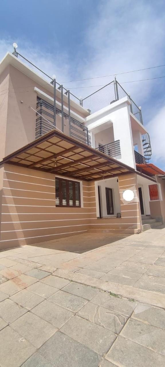 OOTY LIMRA HOLIDAY INN cottage Villa in Ooty