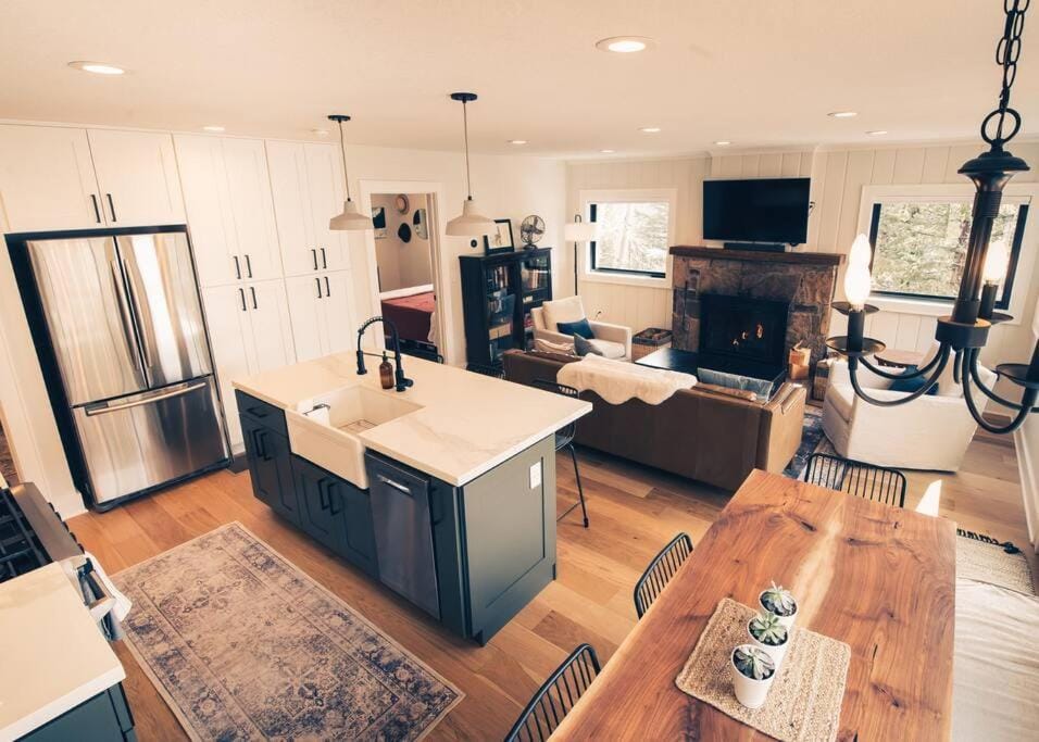Luxury Mountain Cabin with Views, Hot Tub, Fire Pit, by Forest & Peak Retreats Cabin in Cascade-Chipita Park