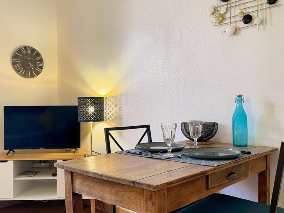 Gîte cosy avec terrasse privative, parking et WiFi - FR-1-491-443 House in Centre-Val de Loire