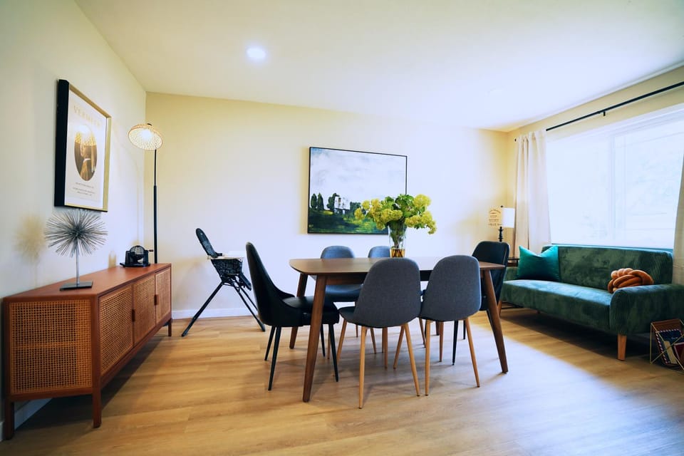 Seating area, Dining area
