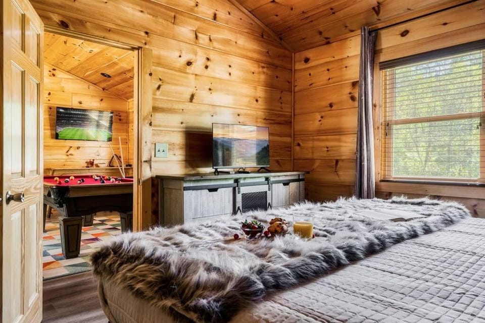 5 ensuite bedrooms, Hot tub, Dog friendly House in Pigeon Forge
