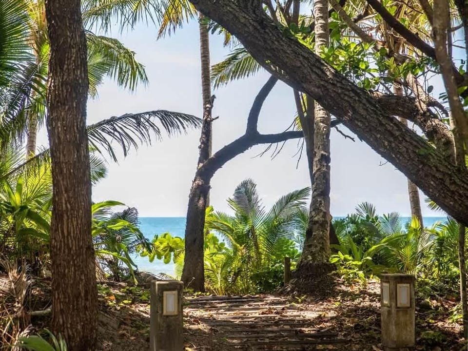Port Douglas Mirage Villa#431- Absolute Beachfront House in Port Douglas