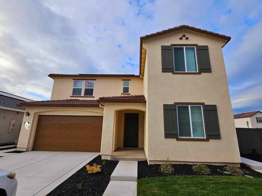 Couple's Getaway Kitchenette Washer & Private Bath Apartment in Stockton