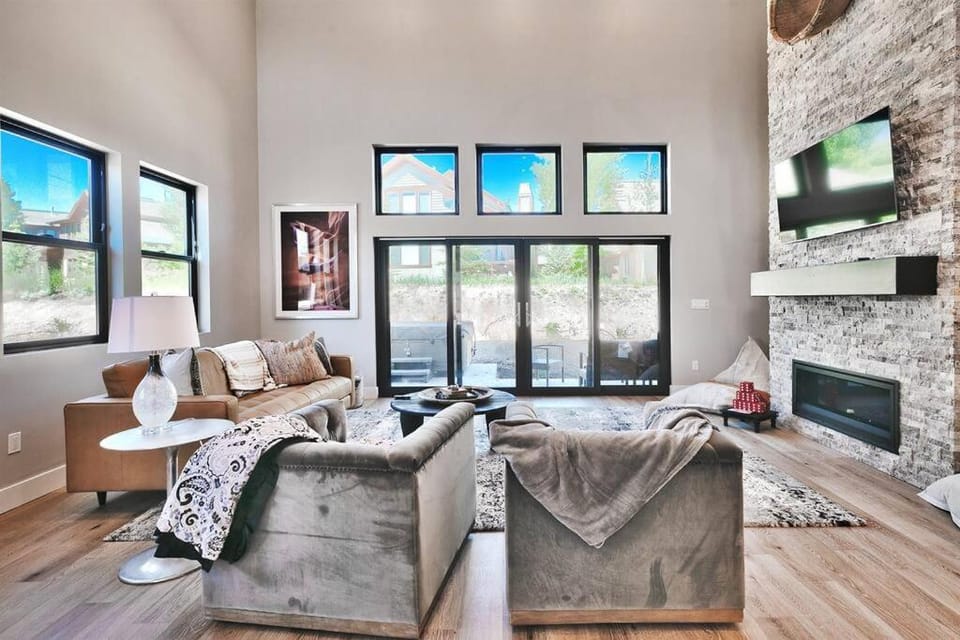 Luxury Jordanelle New Home, 5 mins to Deer Valley Villa in Jordanelle Reservoir