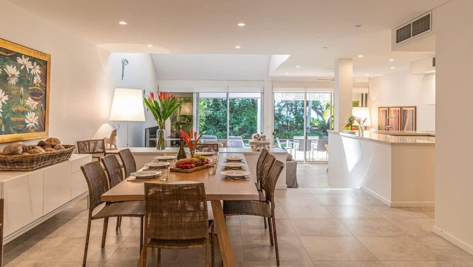 Port Douglas Mirage Villa 433 - Beachfront House in Port Douglas