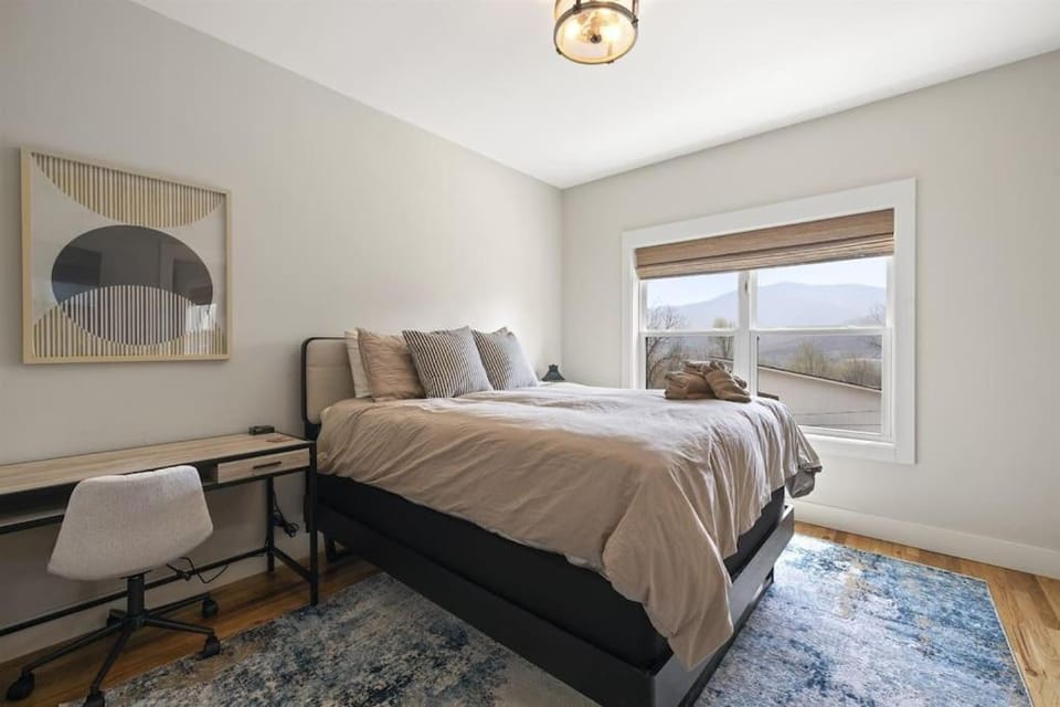 Swannanoa Serenity River Motif, Spa & Game Room Villa in Swannanoa