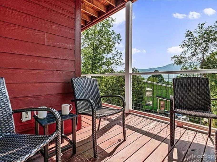 Swannanoa Serenity River Motif, Spa & Game Room Villa in Swannanoa