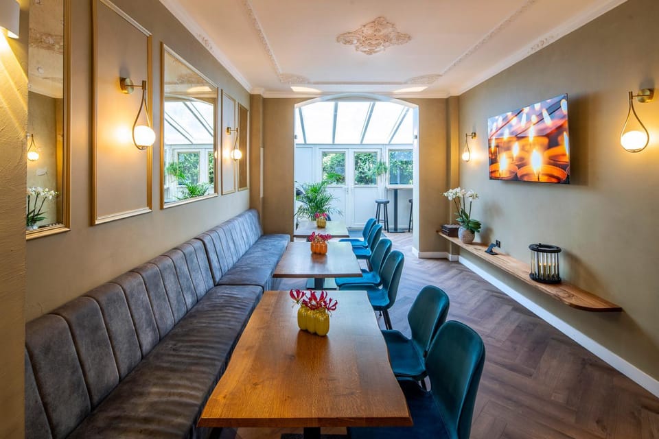 Communal lounge/ TV room, Lobby or reception, Seating area