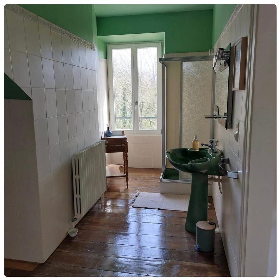Toilet, Bathroom, towels