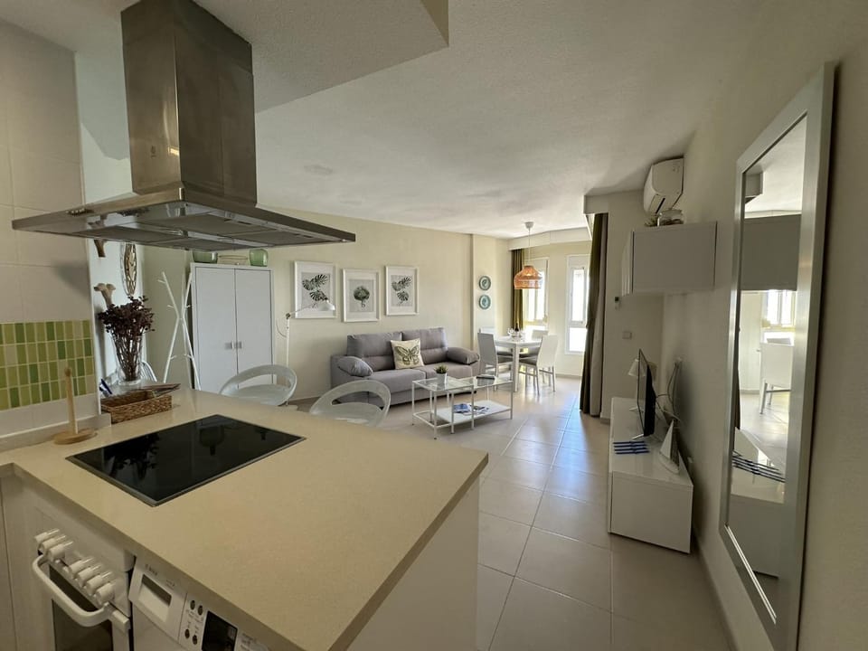 Communal lounge/ TV room, Facade/entrance, Kitchen or kitchenette, Photo of the whole room, Dining area