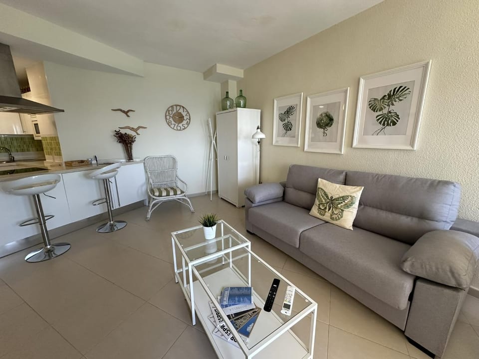 Communal lounge/ TV room, Living room, Dining area